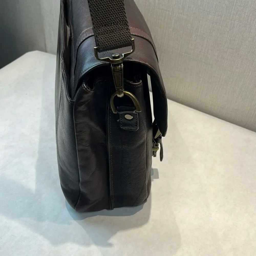Samsonite Colombian Leather Flapover Case Messenger Bag Brown Buckle Closures